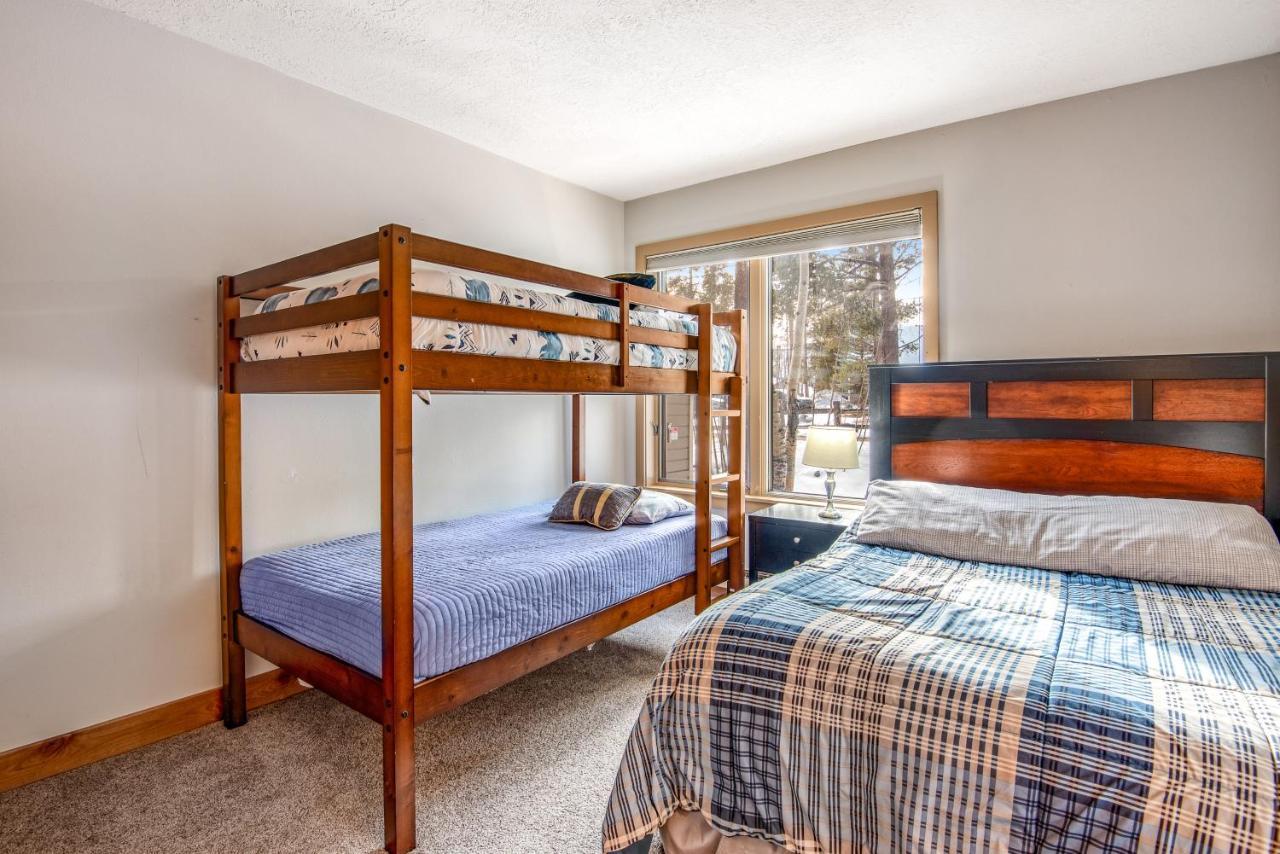 The Pines Condos キーストーン エクステリア 写真