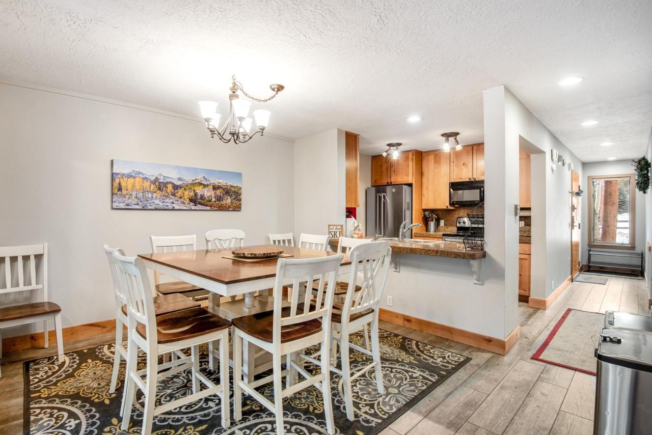 The Pines Condos キーストーン エクステリア 写真